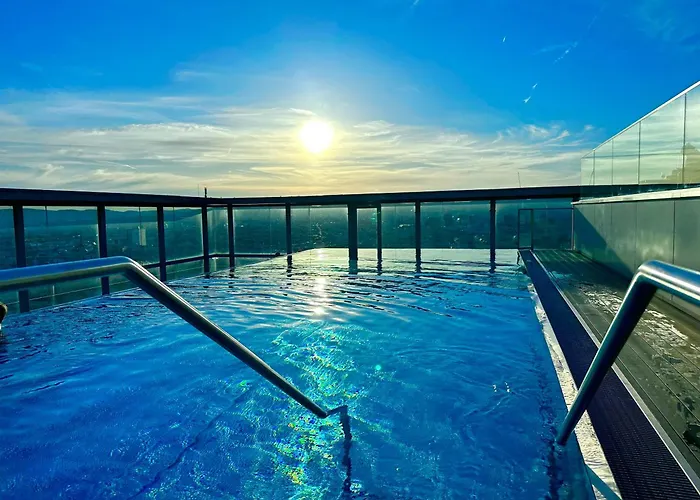 Vienna Sky Apartment I Rooftop Pool I Netflix