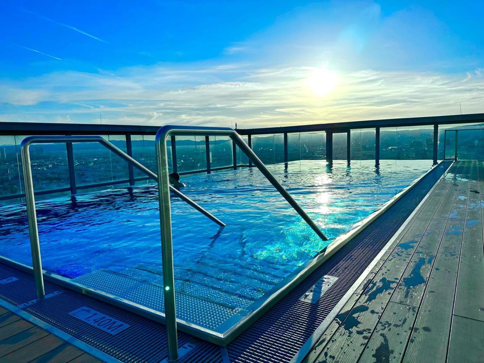 Sky I Rooftop Pool I Netflix Apartmán